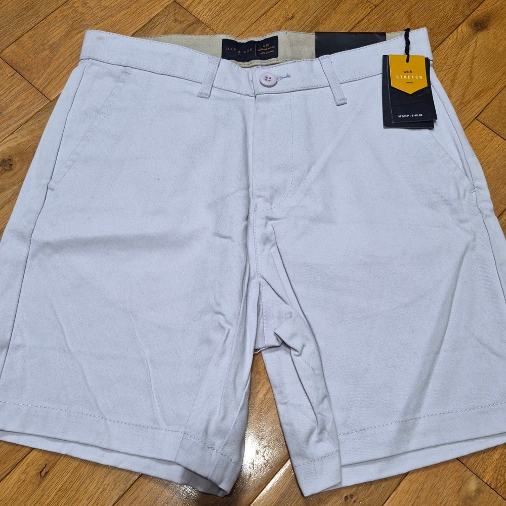 Day & Age Mens Chino Shorts Light Grey Lavender W28 Stretch Flat Front NWT